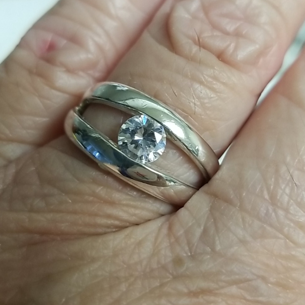 Cubic zirconia ring